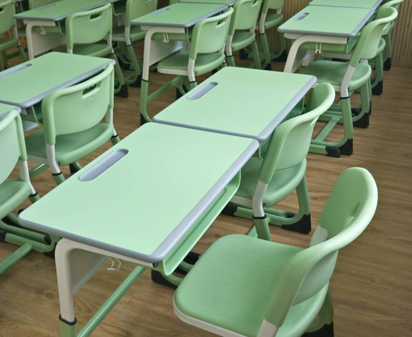 雙排滑道課桌椅與升降課桌椅的區別